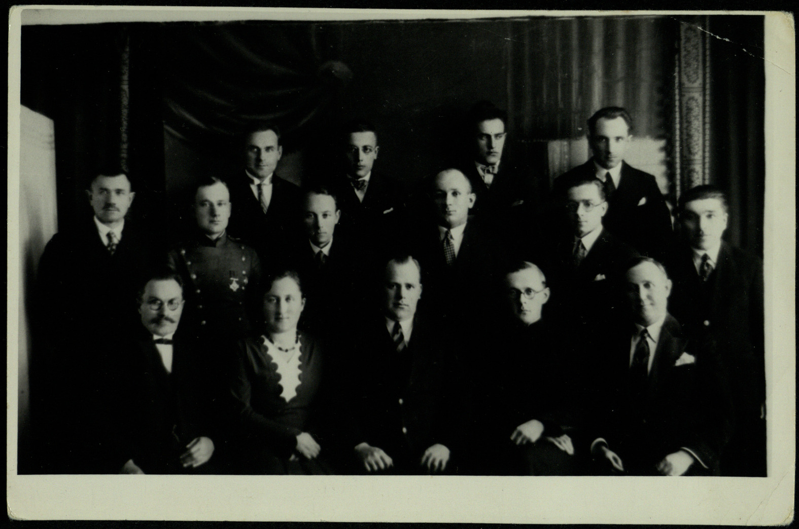 Pasvalio aukštesniosios komercijos mokyklos pedagogai. Apie 1933 m. 