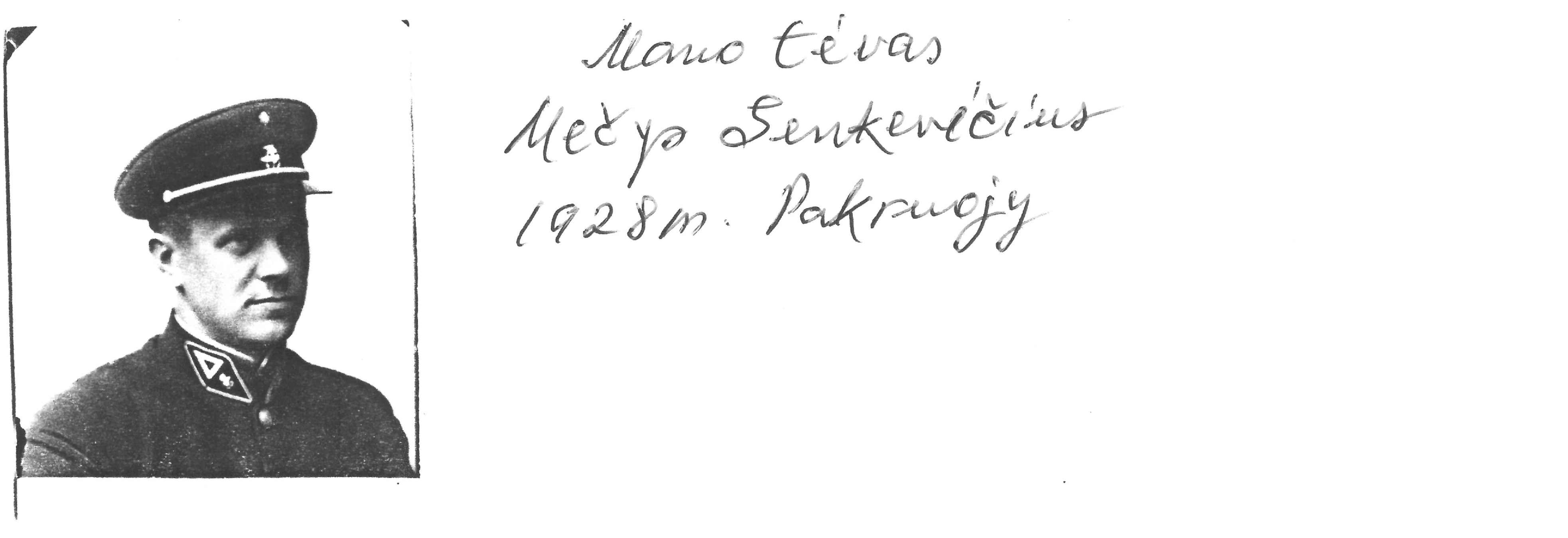 Rašytojo, savaitraščio „Tėviškės Žiburiai“ redaktoriaus Česlovo Senkevičiaus tėvo nuotraukos kopija su prierašu ranka: „Mano tėvas Mečys Senkevičius 1928 m. Pakruojy“