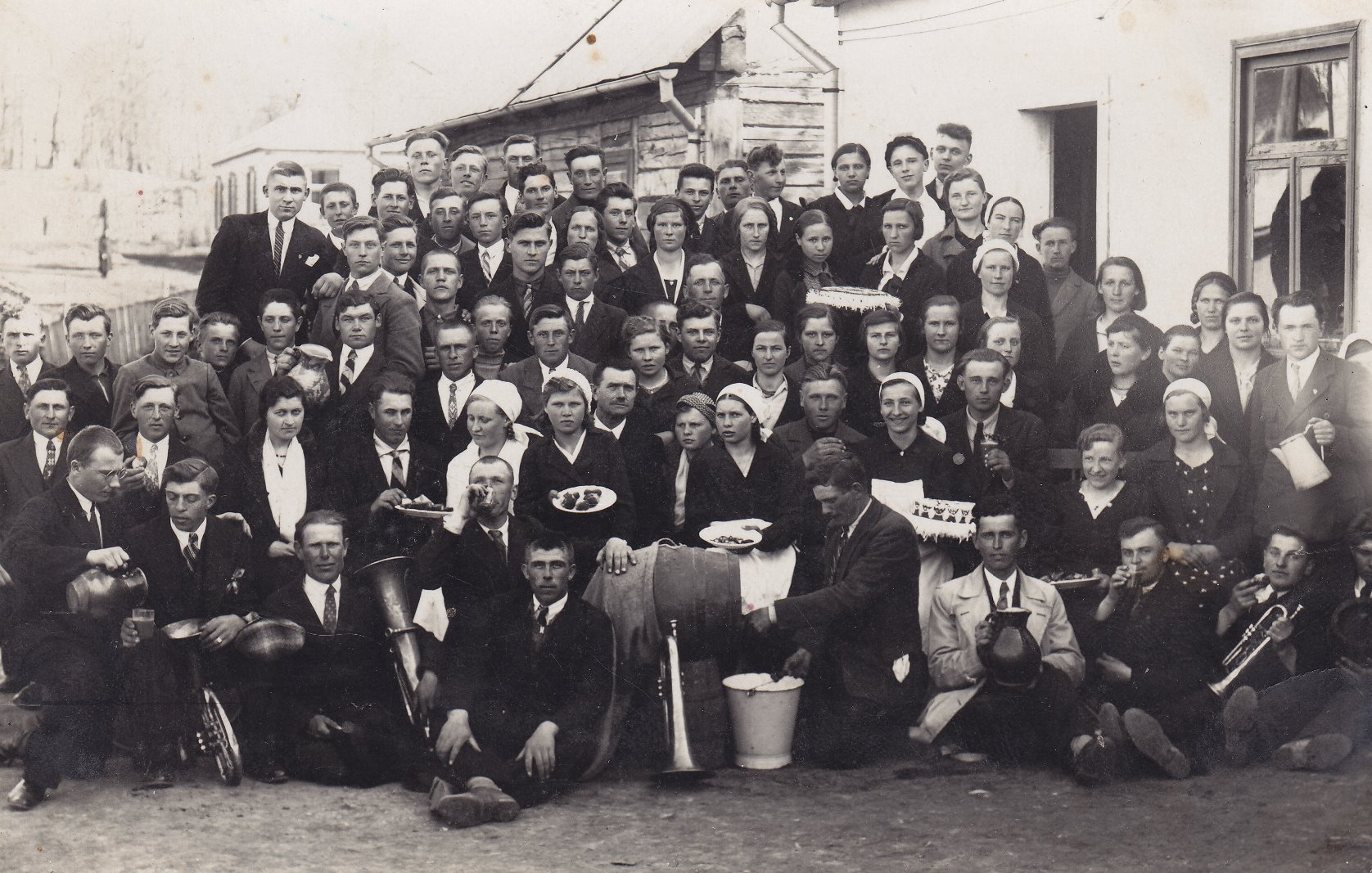 Prie žemesniosios kunigaikštienės Birutės žemės ūkio mokyklos Salamiestyje. 1933 m.  Joje mokėsi ir profesoriaus, agronomo Petro Vasinausko sesuo Anelė Sargevičienė (Vasinauskaitė)