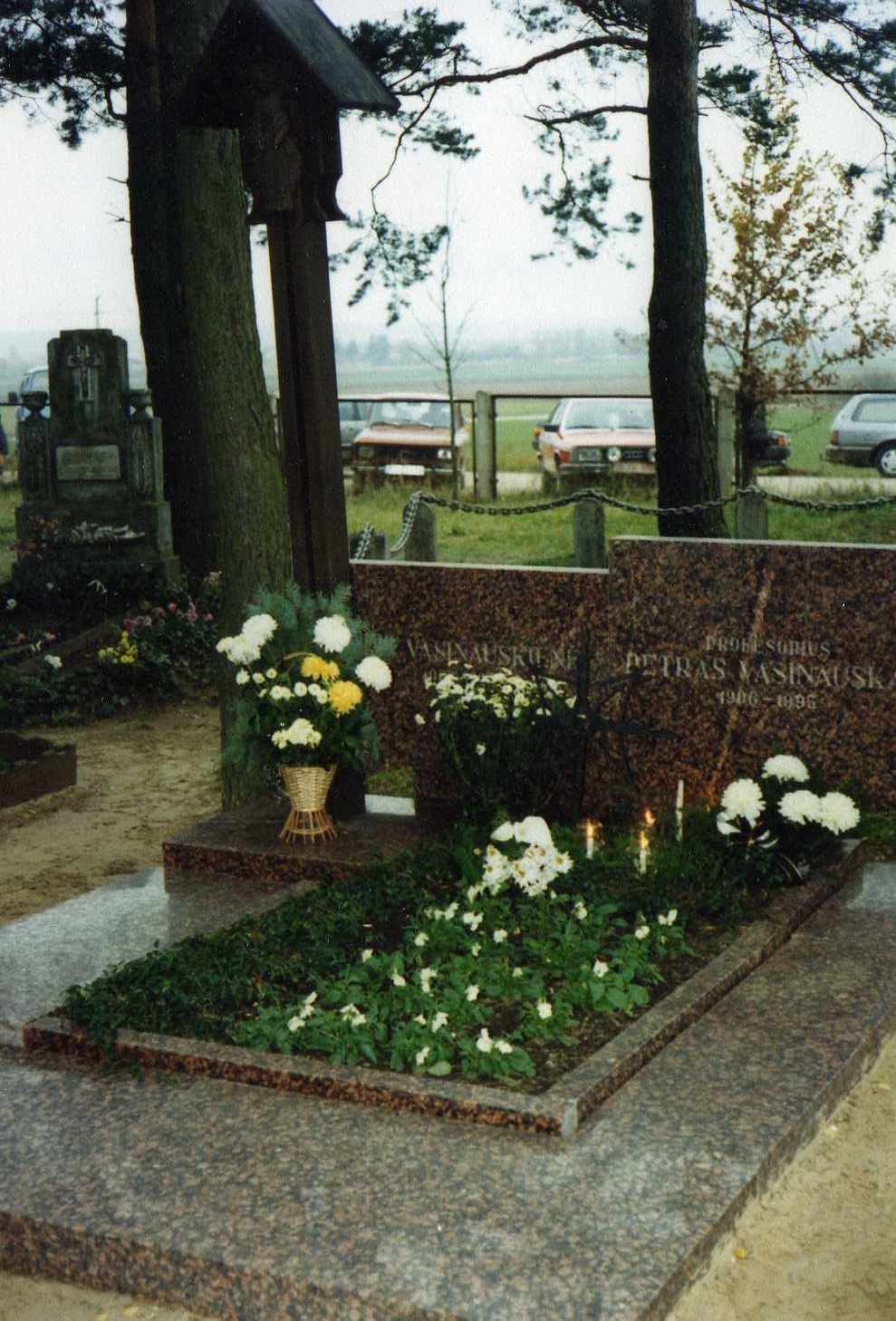 Prof. Petro Vasinausko kapas Gėlainių kapinėse, Dotnuvoje