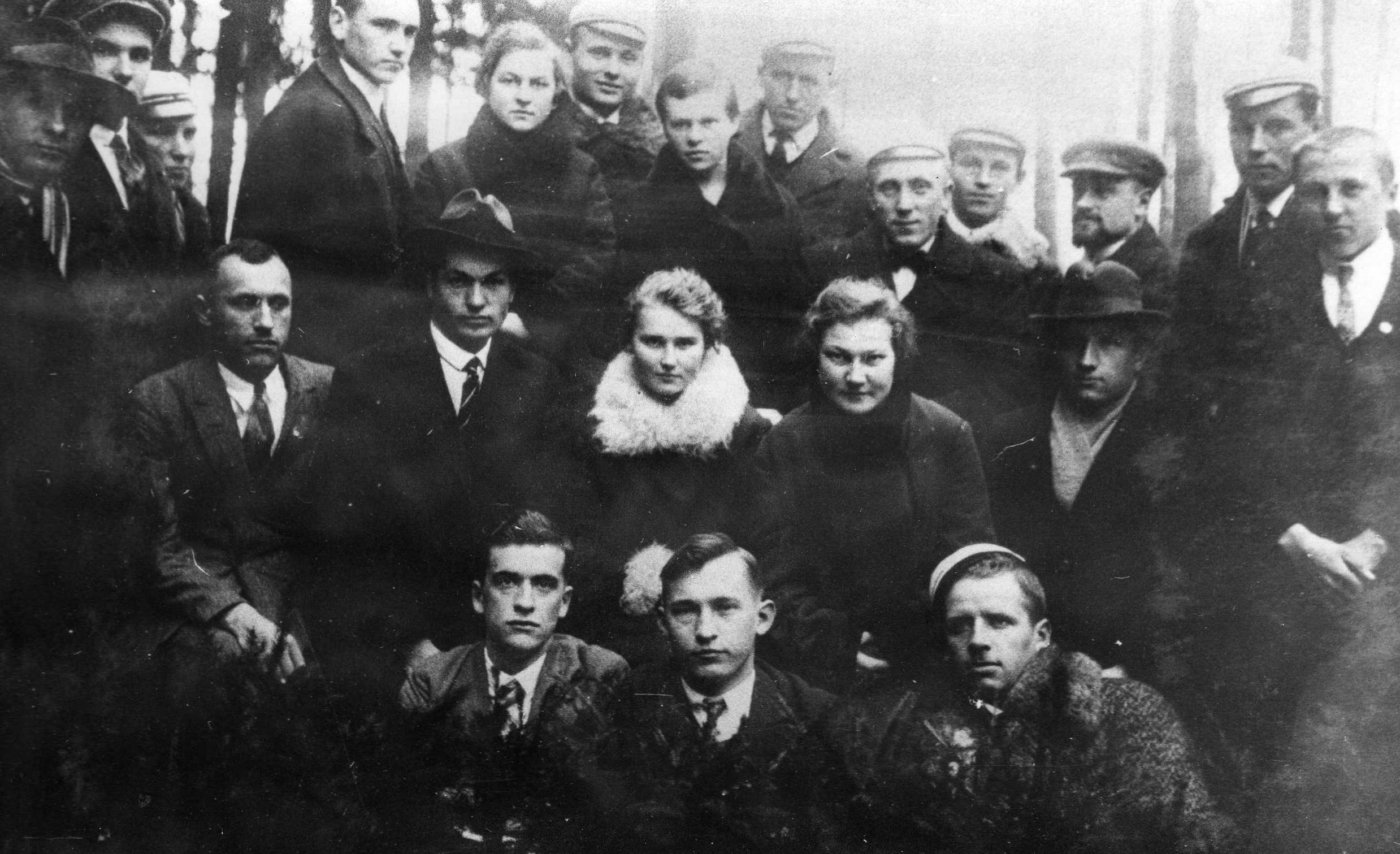Žemės ūkio akademijos Kultūros būrelio nariai. Būsimasis profesorius, agronomas Petras Vasinauskas (pirmoje eilėje antras iš kairės). 1927 m.