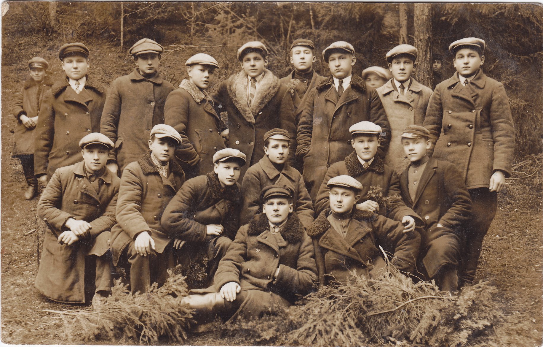 Žemės ūkio akademijos studentai. Būsimasis profesorius, agronomas Petras Vasinauskas (trečioje eilėje šeštas iš kairės). 1930 m. 