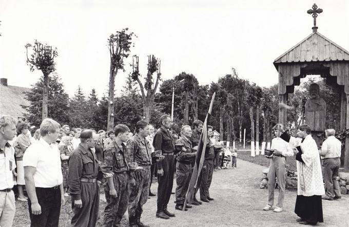 Saločių savanorių kuopos vėliavos pašventinimas