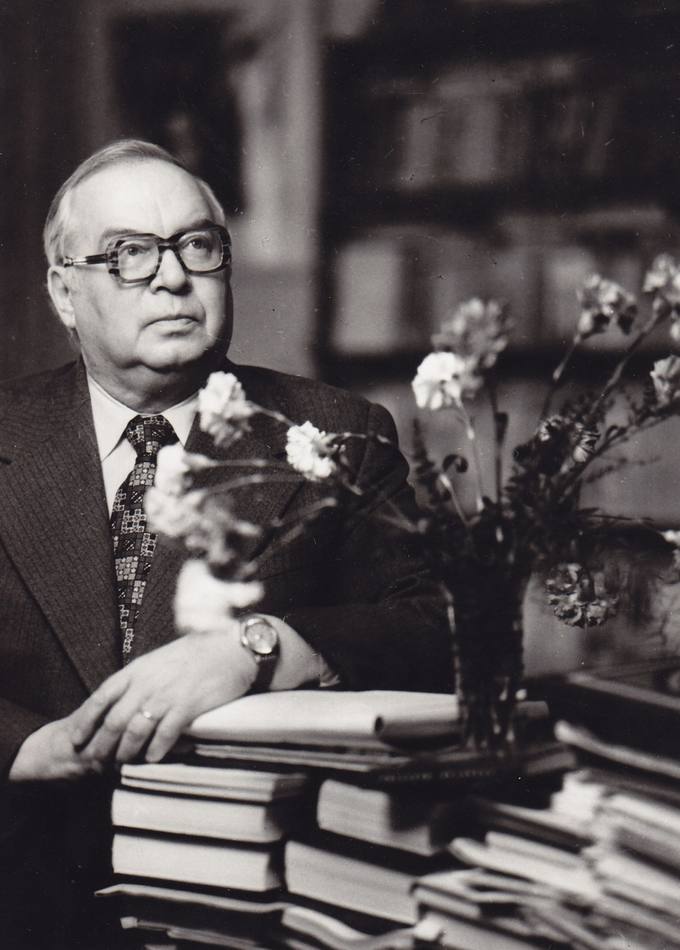 Poetas Eugenijus Matuzevičius savo bute