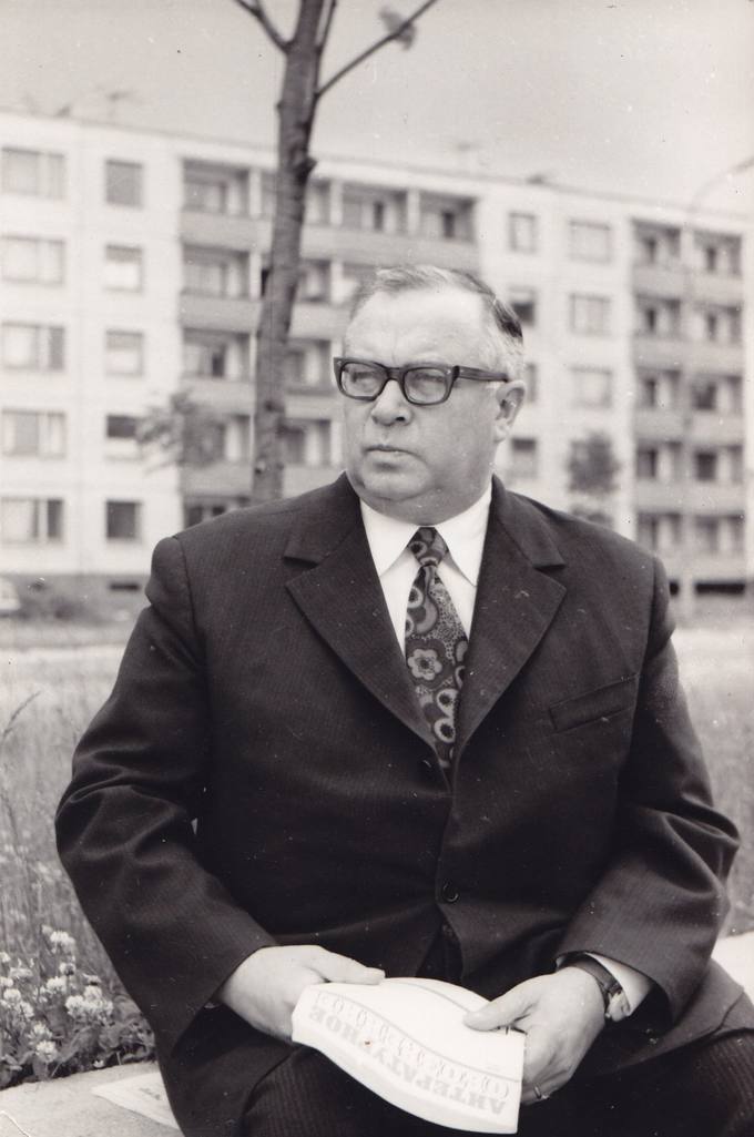 Poetas Eugenijus Matuzevičius Vilniuje, Lazdynuose
