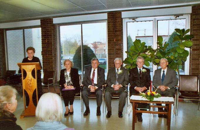 Rašytojas Česlovas Senkevičius JAV Lietuvių rašytojų sąjungos premijos įteikimo iškilmėse 2004 metų lapkričio 22 dieną