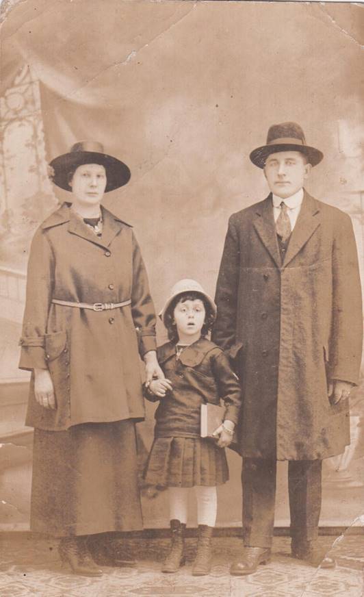 Elizabeta Avižonytė su tėvais Veronika ir Jonu Avižoniais Jungtinėse Amerikos Valstijose (JAV)