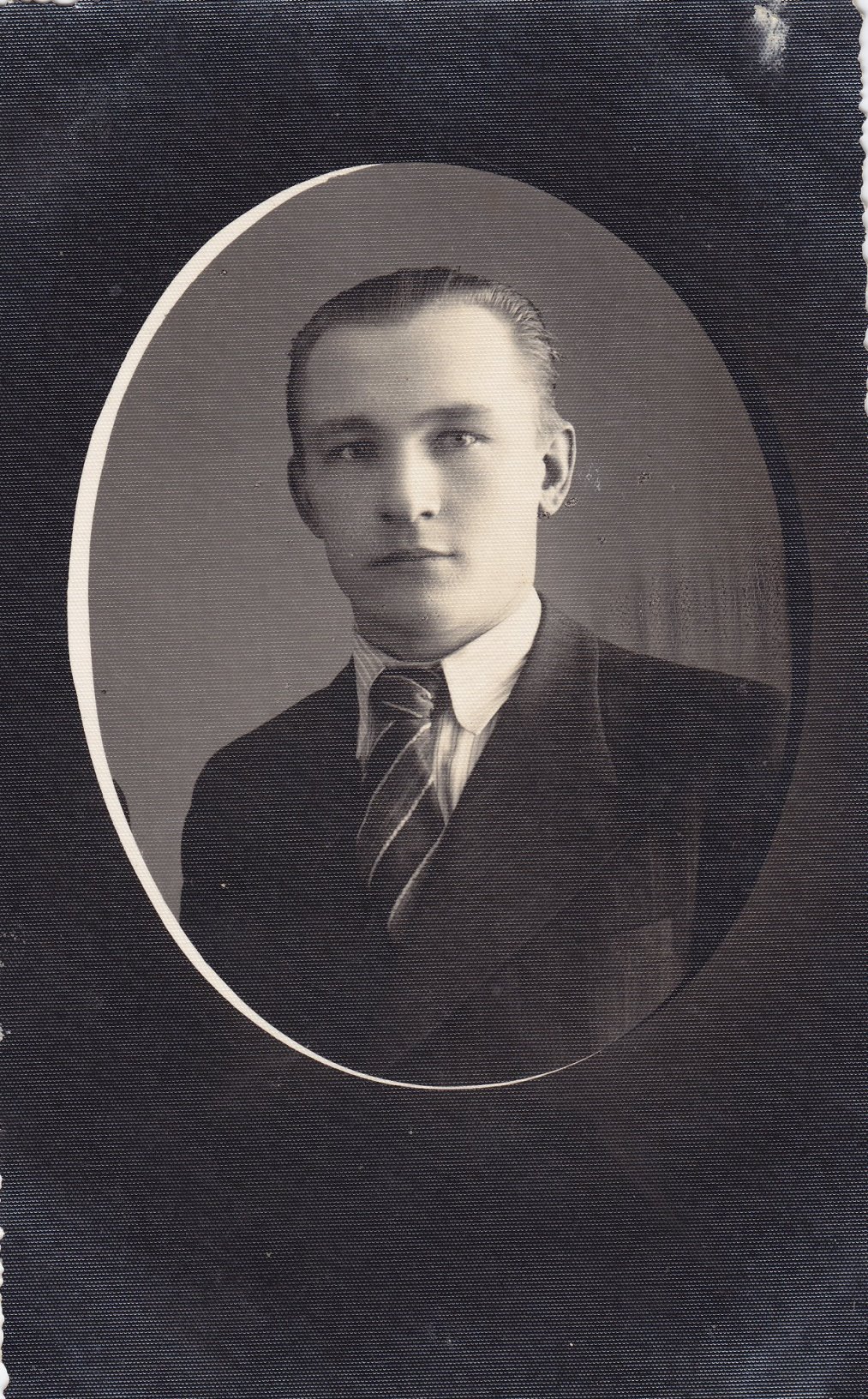 Profesoriaus, agronomo Petro Vasinausko brolis elektrikas Ignas Vasinauskas. 1935 m.