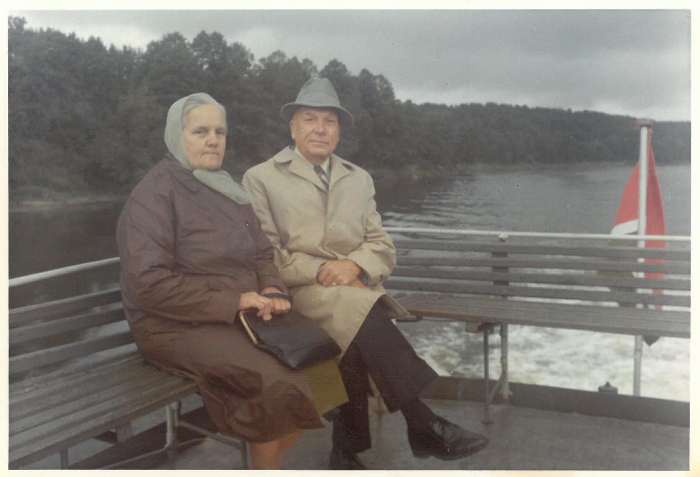 Pirmasis Kazio Balčiūno vizitas Lietuvoje, praleidus ilgus tremties metus Jungtinėse Amerikos Valstijose. K. Balčiūnas su žmona Ona. Druskininkai, 1972 m. rugpjūčio 28 d. 