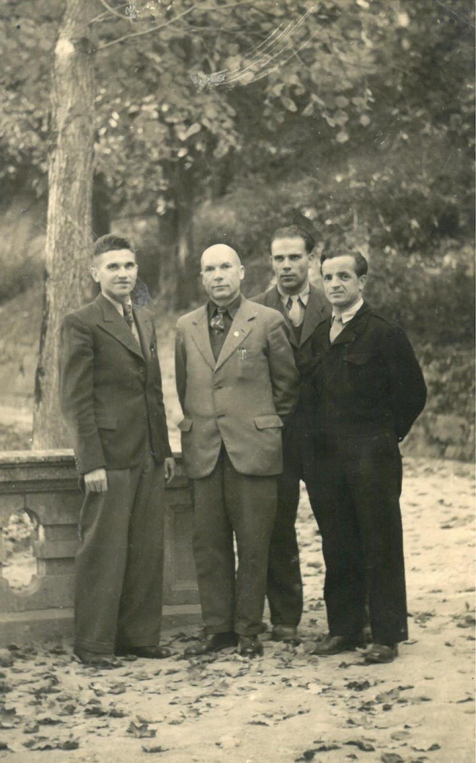 Kazys Balčiūnas (antras iš kairės), Leonas Morkūnas (pirmas iš dešinės) Vokietijoje
