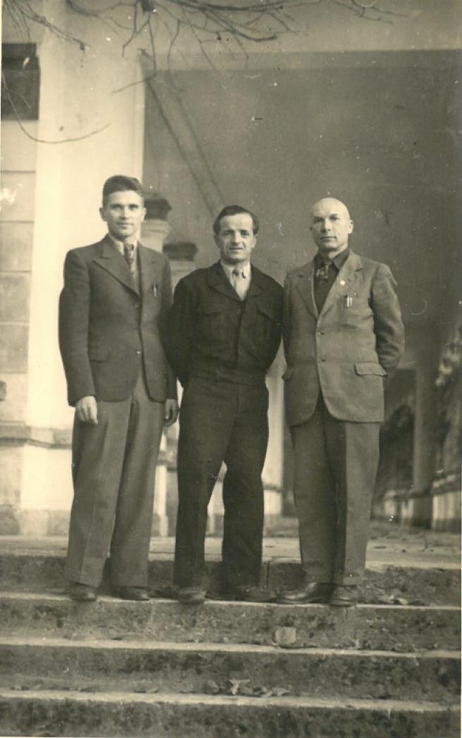 Kazys Balčiūnas (trečias iš kairės), Leonas Morkūnas (antras iš kairės) Vokietijoje