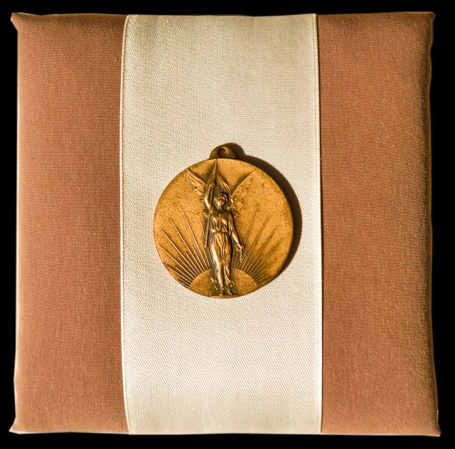 Lietuvos nepriklausomybės medalis „PER AMŽIUS BUDĖJĘ – LAISVĘ LAIMĖJOM, PER AUKAS IR PASIŠVENTIMĄ. 1918–1928“, skirtas eiguliui Jonui Šešeikai