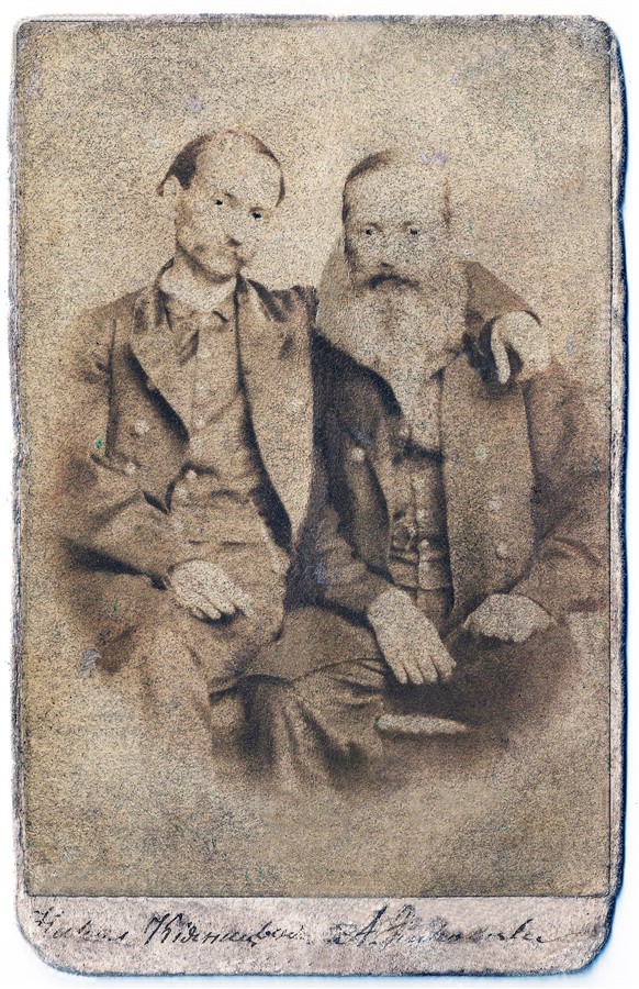 Joniškėlio parapinės mokyklos mokytojas, gubernijos sekretorius Antanas Ignacas Žukovskis (Žukowski) (dešinėje)