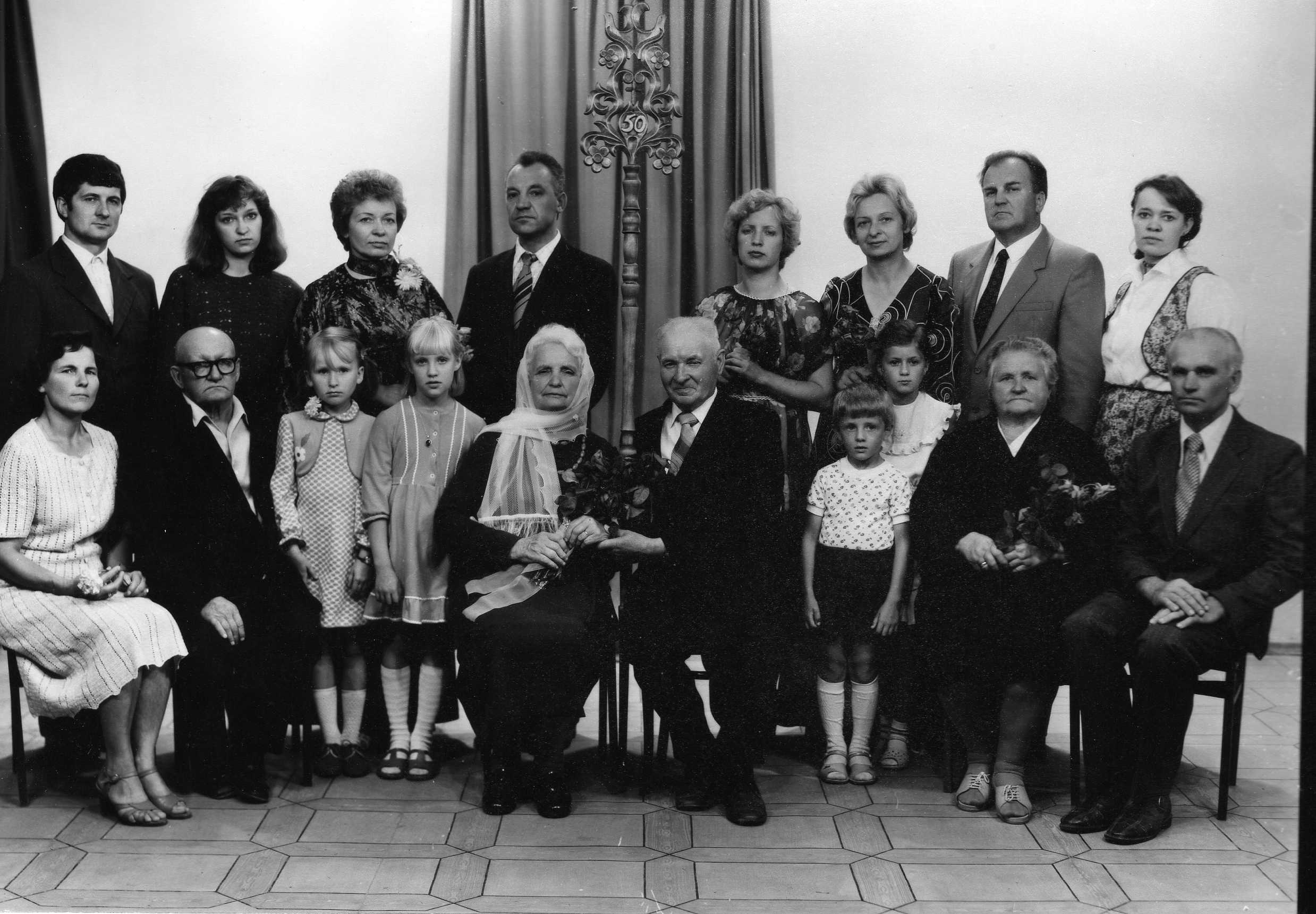 Profesoriaus, agronomo Petro Vasinausko brolio Jono Vasinausko  ir jo žmonos Eugenijos Vasinauskienės 50-osios vestuvių metinės. 1983 m.  