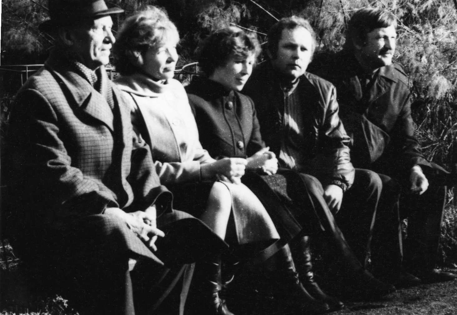 Iš kairės: profesorius, agronomas Petras Vasinauskas su artimaisiais – Angele, Regina, sūnumis Augiu ir Romualdu. 1978 m.
