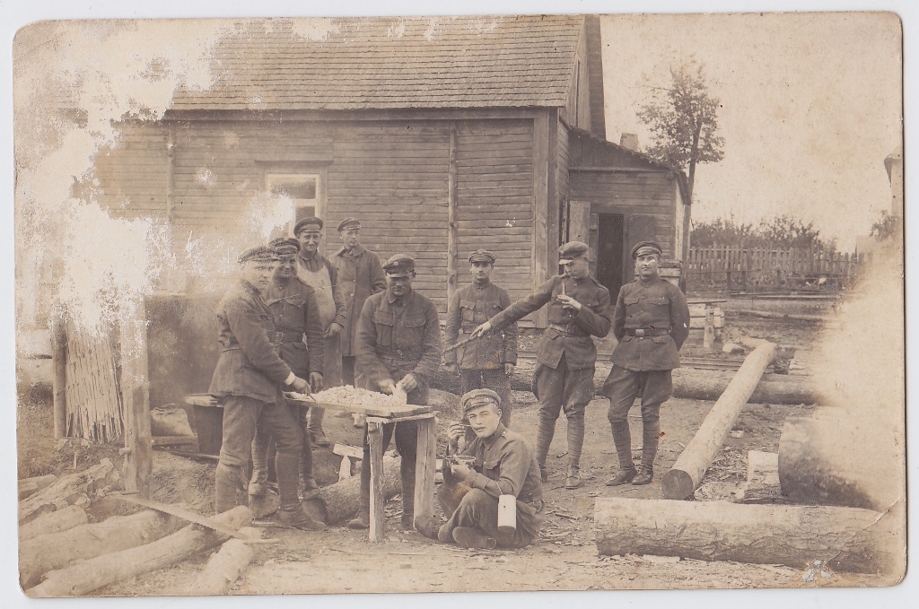 Petras Žagrakalys – pirmas iš kairės. Lietuvos kariuomenėje, 1920 m. 