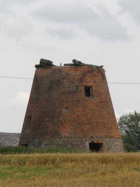 Paliepių Grūžių dvaro vėjinio malūno liekanos. Danutės Ratinskienės nuotrauka 