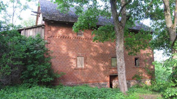 Dagilynės dvaro svirnas. Gražvydo Balčiūnaičio nuotrauka, 2011