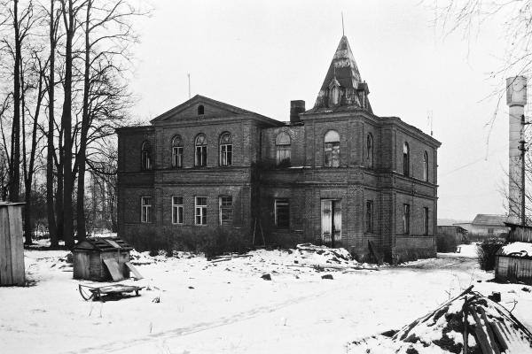 Meškalaukio dvaro rūmai. Vido Dulkės nuotrauka, 9 dešimtmetis