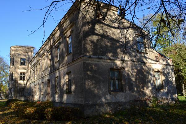 Gulbinėnų dvaro ansamblis. Nuotrauka iš Pasvalio Mariaus Katiliškio viešosios bibliotekos Krašto kultūros dokumentavimo centro fondų, 2015