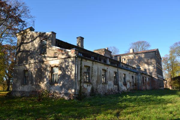 Gulbinėnų dvaro ansamblis. Nuotrauka iš Pasvalio Mariaus Katiliškio viešosios bibliotekos Krašto kultūros dokumentavimo centro fondų, 2015