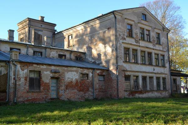 Gulbinėnų dvaro ansamblis. Nuotrauka iš Pasvalio Mariaus Katiliškio viešosios bibliotekos Krašto kultūros dokumentavimo centro fondų, 2015