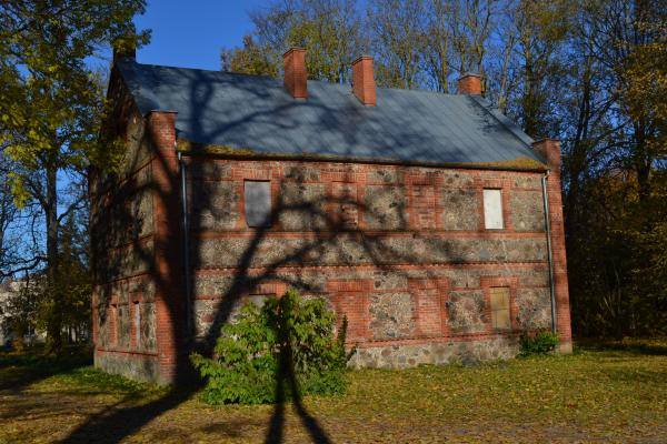 Gulbinėnų dvaro ansamblis. Nuotrauka iš Pasvalio Mariaus Katiliškio viešosios bibliotekos Krašto kultūros dokumentavimo centro fondų, 2015