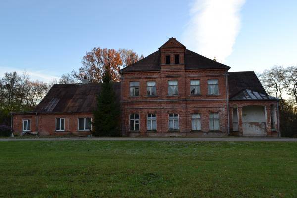 Pajiešmenių dvaras. Nuotrauka iš Pasvalio Mariaus Katiliškio viešosios bibliotekos Krašto kultūros dokumentavimo centro fondų, 2015
