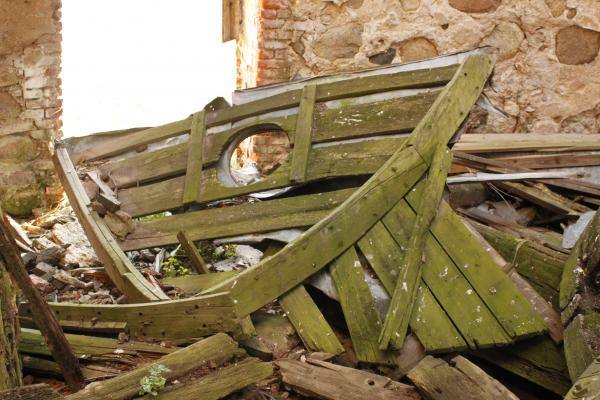 Paliepių vėjo malūnas. Stogo galo konstruktyvo detalės. Zenono Baubonio nuotrauka, 2012 [interaktyvus]. Prieiga per internetą: http://www.malunai.lt/gallery.php?malunas_id=148&tipas=1&foto_id=9003 [žiūrėta 2018-05-29].