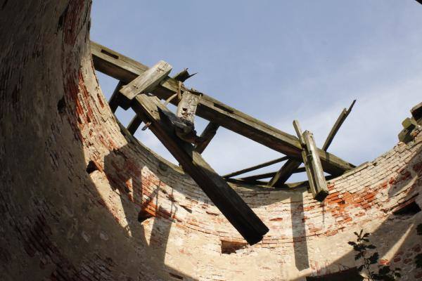 Paliepių vėjo malūnas. Malūno sparnų juostinio stabdžio svertas. Zenono Baubonio nuotrauka, 2012