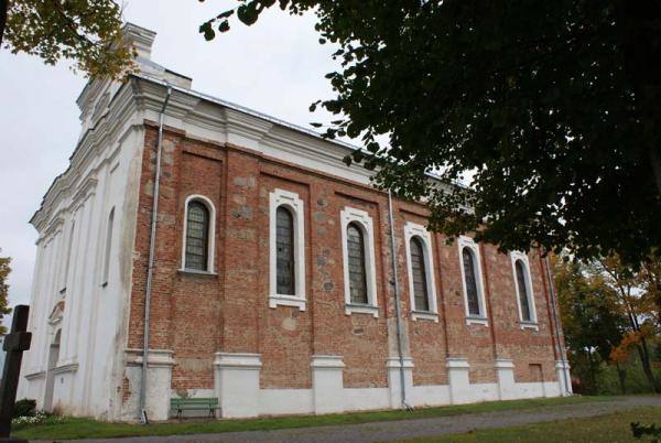 Pumpėnų Švč. M. Marijos Škaplierinės bažnyčia. A. Laužadžio nuotrauka, 2008 [interaktyvus]. Prieiga per internetą: https://www.miestai.net/forumas/forum/bendrosios-diskusijos/miestai-ir-architekt%C5%ABra/sakralin%C4%97-architekt%C5%ABra/7514-%E2%80%A0-pasvalio-r-ba%C5%BEny%C4%8Dios?t=7269