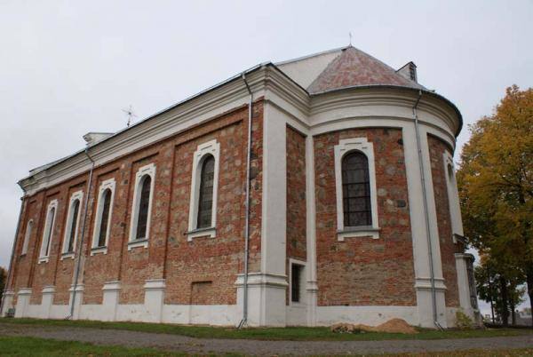 Pumpėnų Švč. M. Marijos Škaplierinės bažnyčia. A. Laužadžio nuotrauka, 2008 [interaktyvus]. Prieiga per internetą: https://www.miestai.net/forumas/forum/bendrosios-diskusijos/miestai-ir-architekt%C5%ABra/sakralin%C4%97-architekt%C5%ABra/7514-%E2%80%A0-pasvalio-r-ba%C5%BEny%C4%8Dios?t=7269