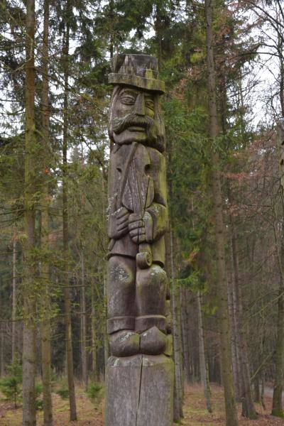 Pasvalio kultūros ir poilsio parko skulptūra. Nuotrauka iš Pasvalio Mariaus Katiliškio viešosios bibliotekos Krašto kultūros dokumentavimo centro fondų, 2015