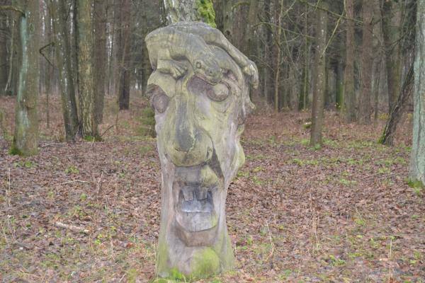 Vaidoto Bačkio kūrinys „Baimė“. Nuotrauka iš Pasvalio Mariaus Katiliškio viešosios bibliotekos Krašto kultūros dokumentavimo centro fondų, 2015.