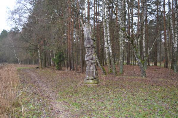 J. Armono, F. Norkaus ir V. Mažuknos skulptūra „Žvejo sapnas“. Nuotrauka iš Pasvalio Mariaus Katiliškio viešosios bibliotekos Krašto kultūros dokumentavimo centro fondų, 2015