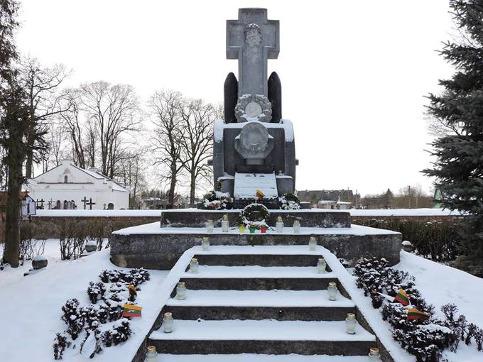 Antkapinis paminklas karininkui Jonui Stapulioniui Joniškėlyje. Gražvydo Balčiūnaičio nuotrauka, 2018