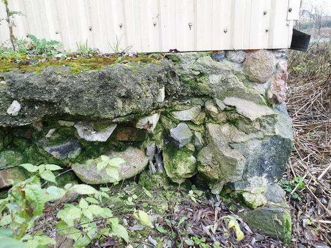 Pasvalio miesto senojo vandens malūno pamatai. Tomos Mikalajūnaitės nuotrauka, 2019 