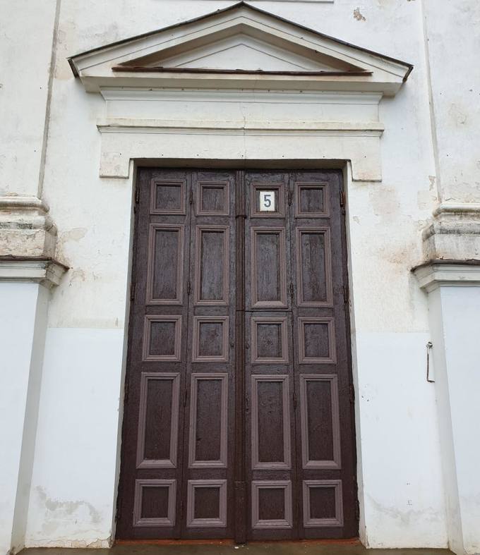 Joniškėlio Švč. Trejybės bažnyčios durys. Tomos Mikalajūnaitės nuotrauka, 2019. 