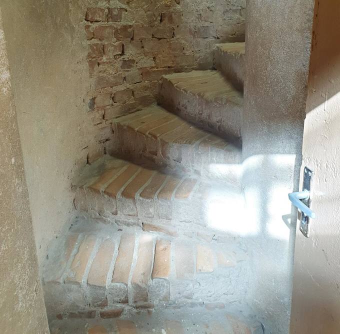 Joniškėlio Švč. Trejybės bažnyčios bokšto laiptai. Tomos Mikalajūnaitės nuotrauka, 2019. 