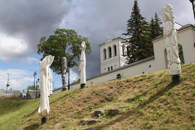 Pasvalio Šv. Jono Krikštytojo bažnyčios fragmentas.  Aidos Leimontaitės nuotrauka, 2019. 