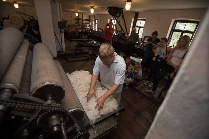 Raubonių vandens malūne, vilnų karšykloje-verpykloje [interaktyvus]. Prieiga per internetą: https://raubonys.lt/rauboniu-vandens-malunas-ir-karsykla-verpykla/?fbclid=IwAR3W-BEV5yc_j1np1SzQ2iqpfbjfWPPxE30vn9AMOVIvR4BE7okL8Zc8Tpk [žiūrėta 2020 05 04].