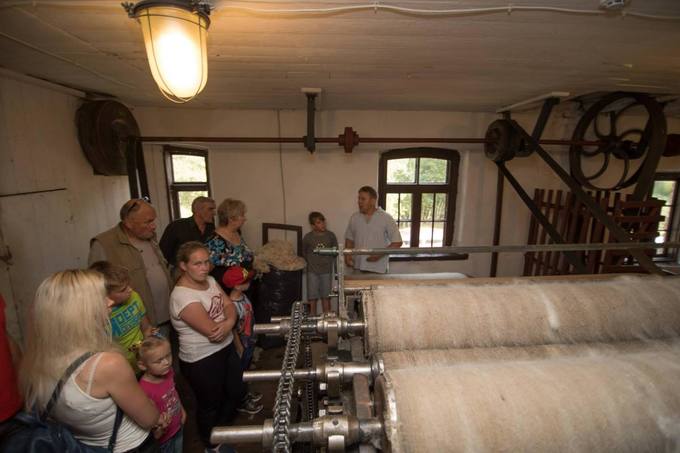 Raubonių vandens malūne, vilnų karšykloje-verpykloje [interaktyvus]. Prieiga per internetą: https://raubonys.lt/rauboniu-vandens-malunas-ir-karsykla-verpykla/?fbclid=IwAR3W-BEV5yc_j1np1SzQ2iqpfbjfWPPxE30vn9AMOVIvR4BE7okL8Zc8Tpk [žiūrėta 2020 05 04].