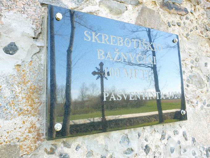 Atminimo lenta Skrebotiškio Švč. Jėzaus Širdies bažnyčios 100-mečiui. Tomos Mikalajūnaitės nuotrauka, 2020