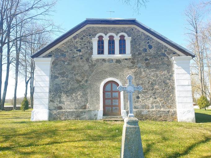 Skrebotiškio Švč. Jėzaus Širdies bažnyčios galinė dalis. Tomos Mikalajūnaitės nuotrauka, 2020