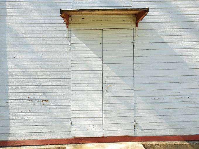 Skrebotiškio Švč. Jėzaus Širdies bažnyčios varpinės durys. Tomos Mikalajūnaitės nuotrauka, 2020