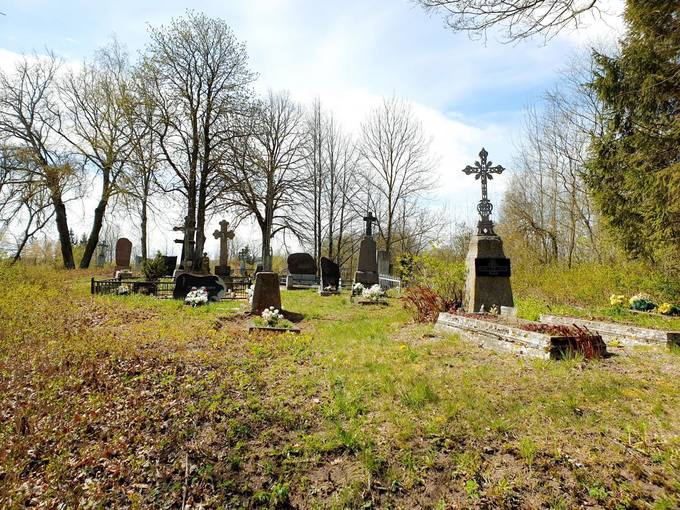 Seniau Norelius vadino Užkape, nes čia yra buvusios net 4 kapinės. Fotografijoje I kapinės nuo kelio Joniškis–Žeimelis–Pasvalys (209). Tomos Mikalajūnaitės nuotrauka, 2020