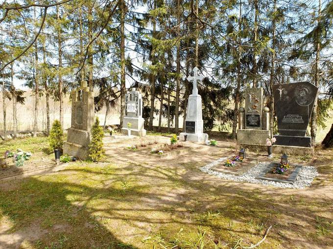 Seniau Norelius vadino Užkape, nes čia yra buvusios net 4 kapinės. Fotografijoje III kapinės nuo kelio Joniškis–Žeimelis–Pasvalys (209). Tomos Mikalajūnaitės nuotrauka, 2020