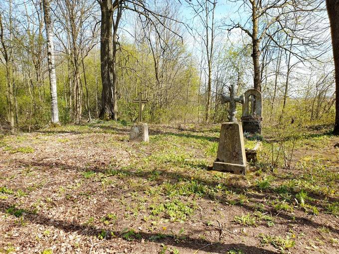 Seniau Norelius vadino Užkape, nes čia yra buvusios net 4 kapinės. Fotografijoje I kapinės nuo kelio Joniškis–Žeimelis–Pasvalys (209). Tomos Mikalajūnaitės nuotrauka, 2020