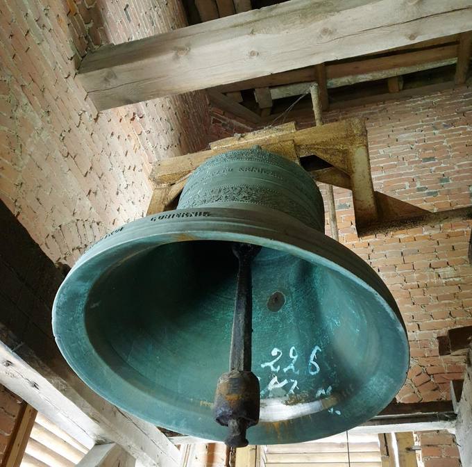 Krinčino Šv. apaštalų Petro ir Povilo bažnyčios didysis varpas (ø 113 cm) Šv. Mykolas. Tomos Mikalajūnaitės nuotrauka, 2019