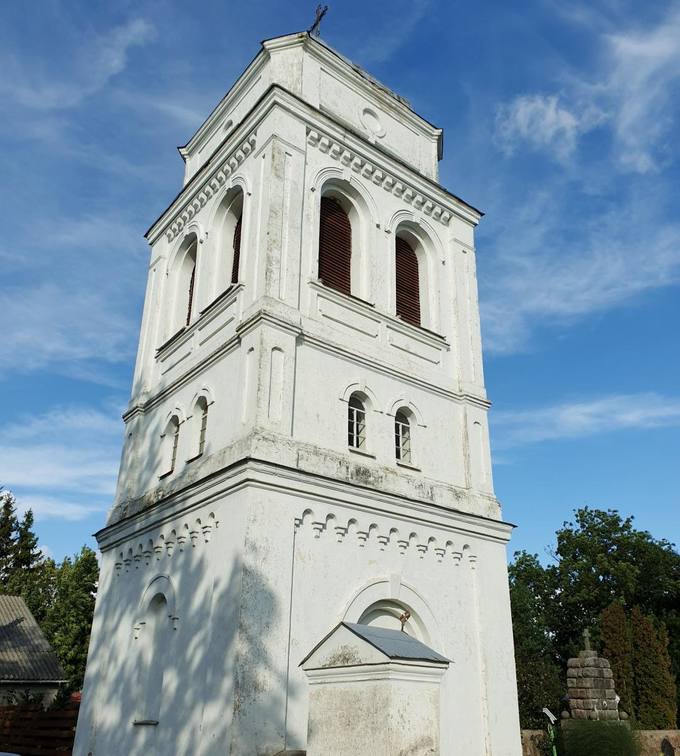 Krinčino Šv. apaštalų Petro ir Povilo bažnyčios varpinės fragmentas. Tomos Mikalajūnaitės nuotrauka, 2019.